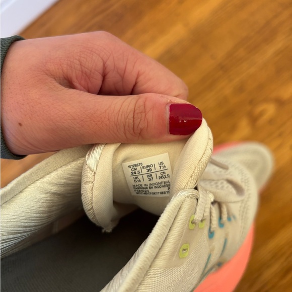 ASICS Gel-Kayano 31 Shoes - Cream and Pink Woman - Picture 7 of 7